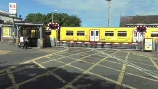 Birkdale Level Crossing [upl. by Nnylyahs218]